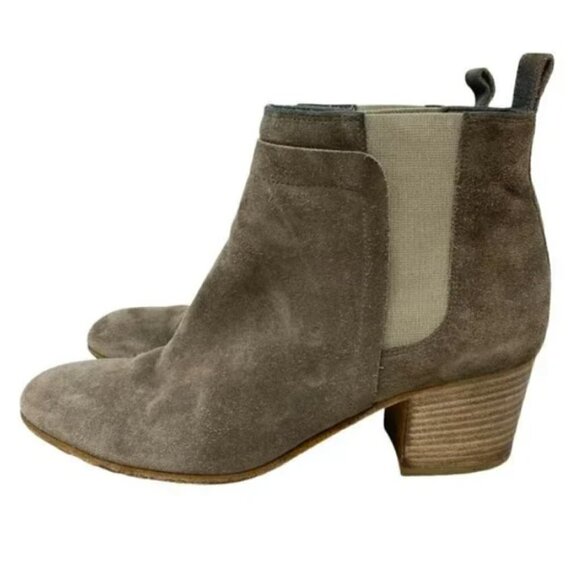 Vince Hallie Taupe Italian Suede Chelsea Ankle Boots - Size 7.5 - Picture 3 of 10
